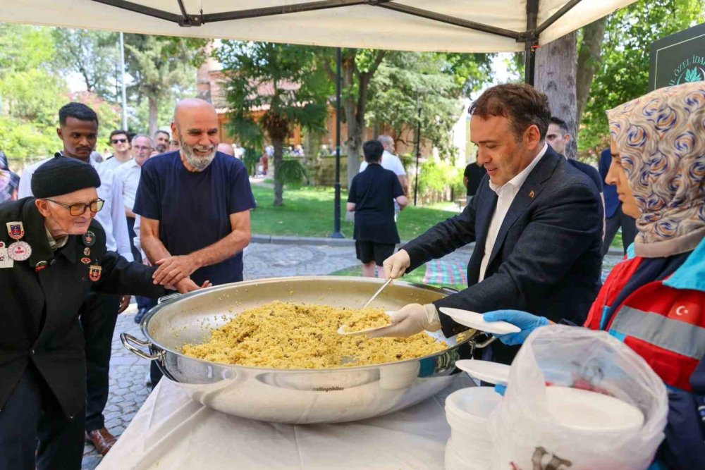 Vatandaşlara Şifalı Pilav İkramı
