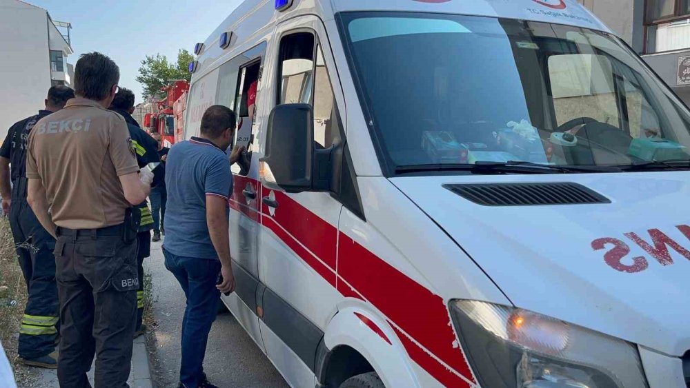 Apartman Dairesinde Çıkan Yangında Dumandan Zehirlen 56 Yaşıdaki Adam Hayatını Kaybetti