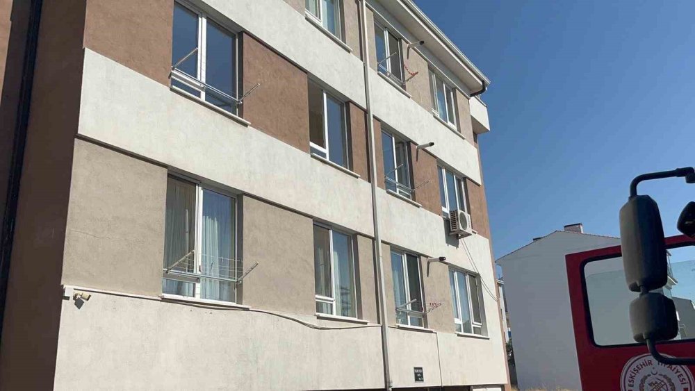 Apartman Dairesinde Çıkan Yangında Dumandan Zehirlen 56 Yaşıdaki Adam Hayatını Kaybetti