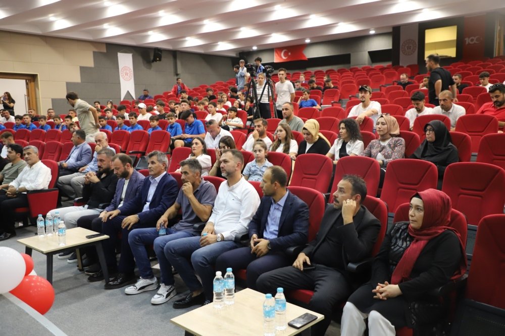 Futbol Zirvesi Coşkusu Yaşandı