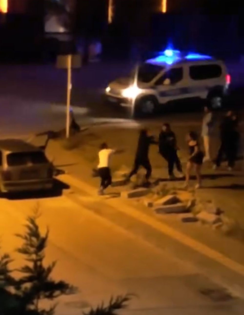 Gençler Arasında Kavga: Cadde Boks Ringine Döndü