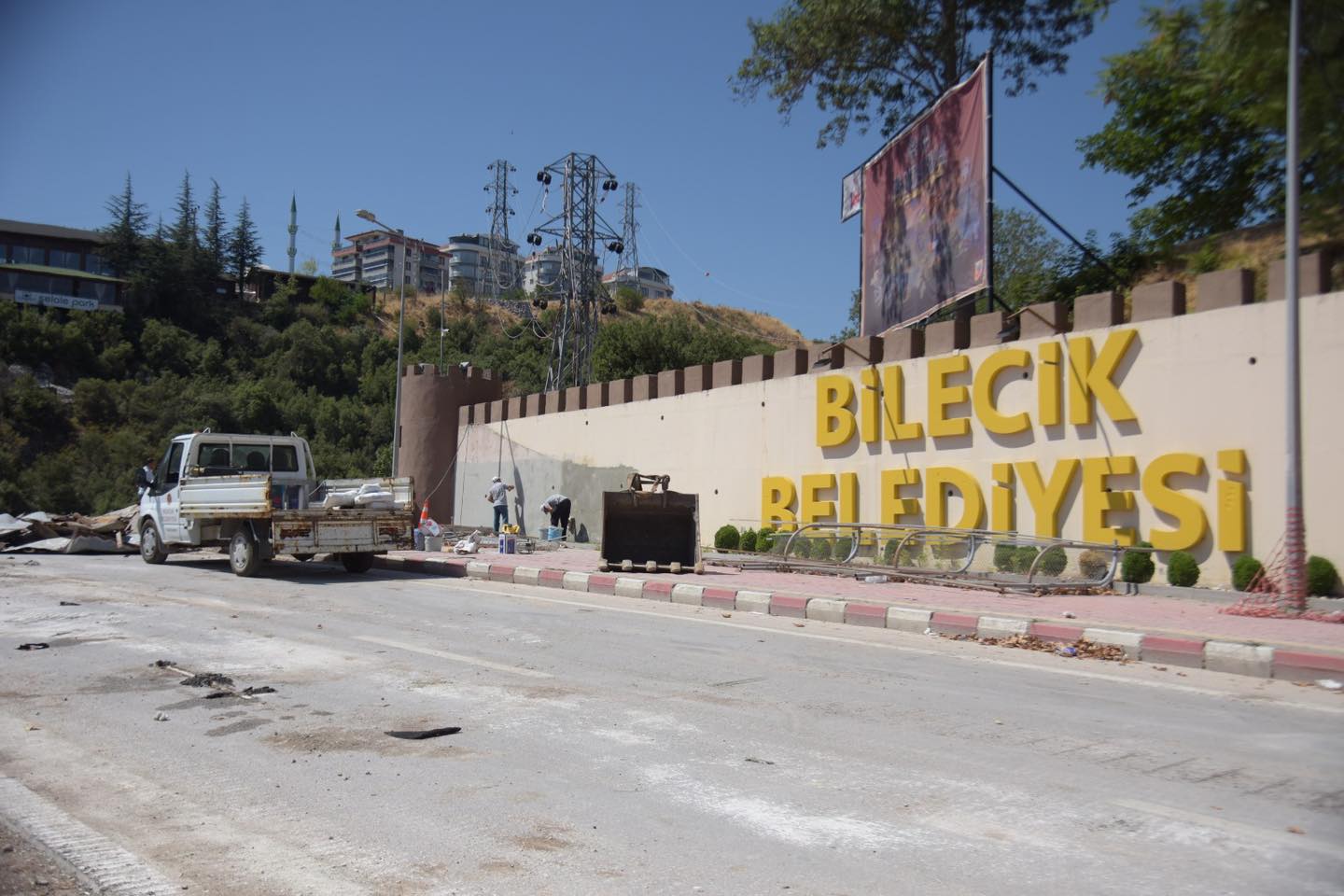 dikey-bahcede-yenileme-calismalari-basladi.jpg