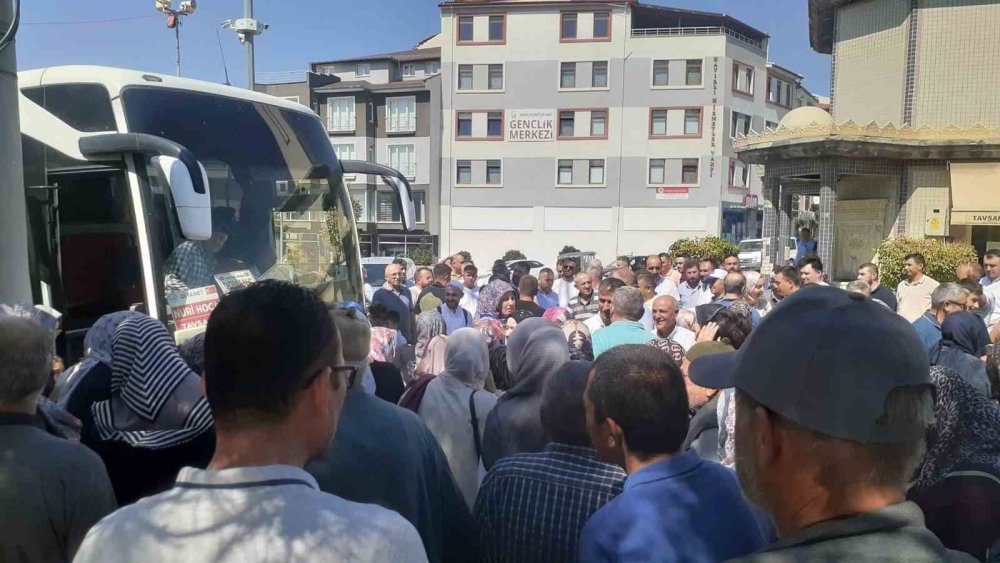 Umreciler Dualarla Uğurlandı