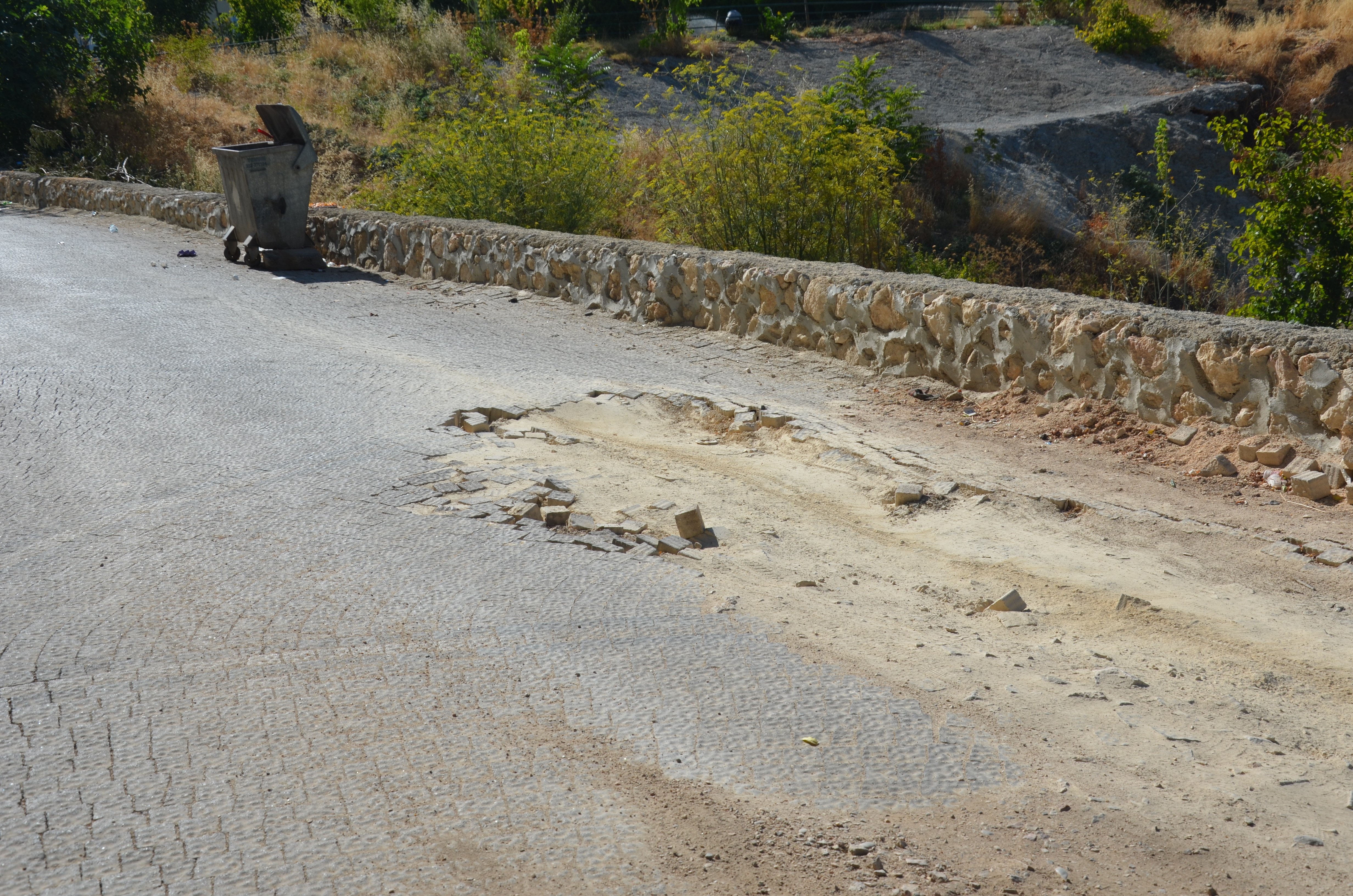 seyh-edebali-kulliyesi-yolu-ne-zaman-onarilacak-1.jpg