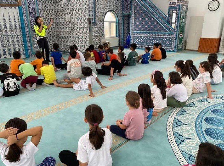 Minik Öğrencilere Trafikte Temel Davranış Eğitimi