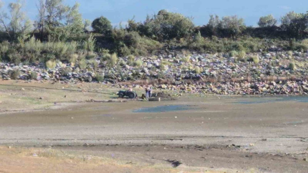 43 Yıldır Tarım Arazilerini Sulayan Gölet Kurudu