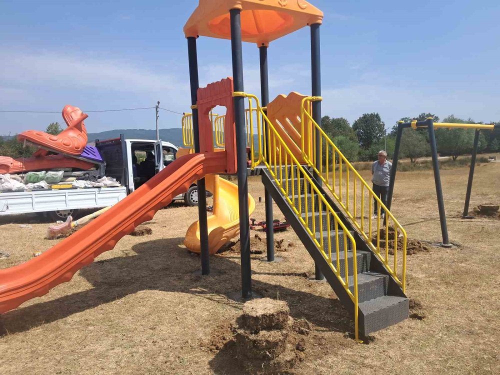 Bilecik’te Çocuklar İçin 14 Köye Yeni Oyun Parkı
