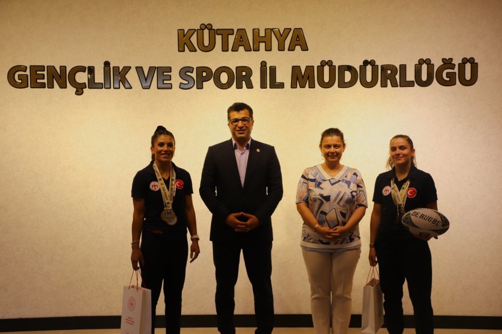 Gençlik Ve Spor İl Müdürü , Şampiyon Sporcuları Ağırladı