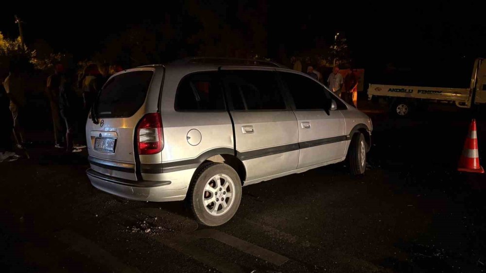 İki Otomobil Kafa Kafaya Çarpıştı: 1’i Ağır 8 Yaralı