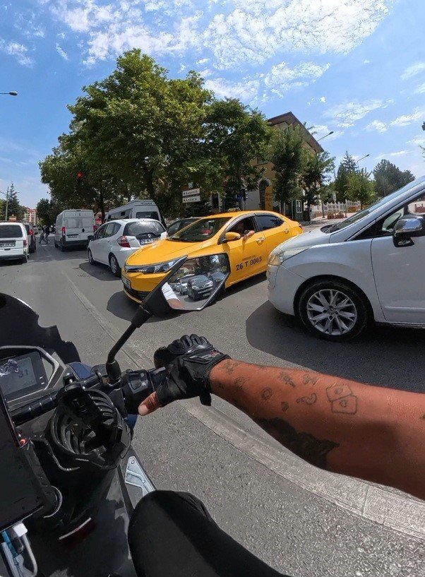 Taksici Ve Kurye Arasında Kavga Çıktı