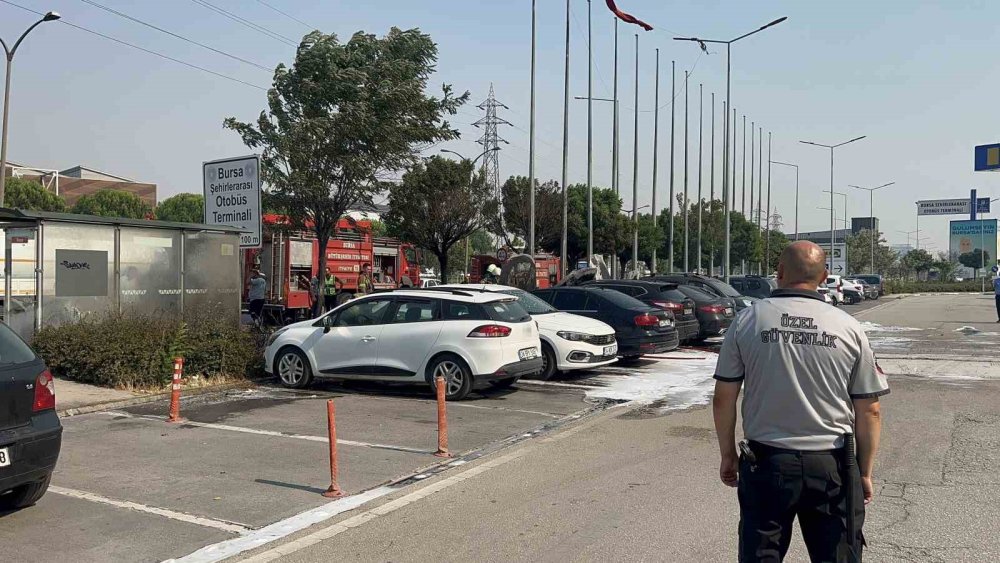 Avm Otoparkında Yangın: 6 Araç Kül Oldu