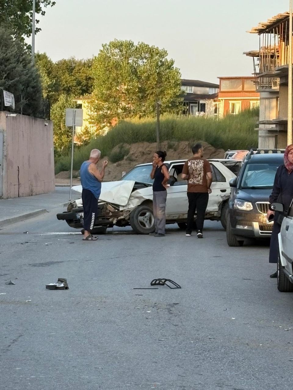 Eşine Sinirlenen Kadın Cip İle Dehşet Saçtı
