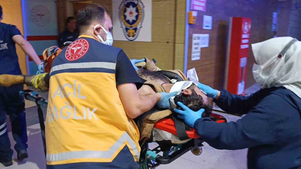 Geri Dönüşüm Tesisinde Yangın: 1 İtfaiye Eri Ağır Yaralandı