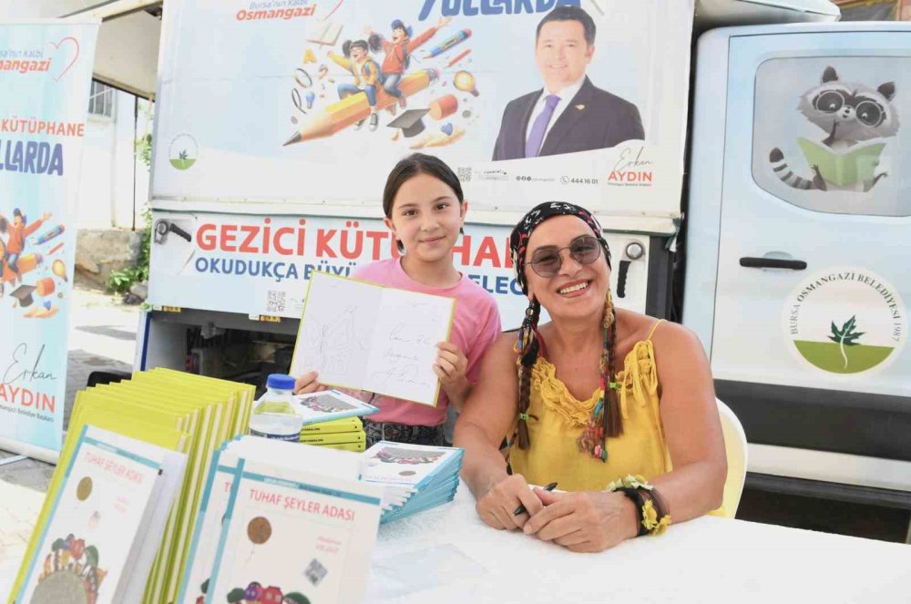 Gezici Kütüphane Çocukları Bilgiyle Donatıyor