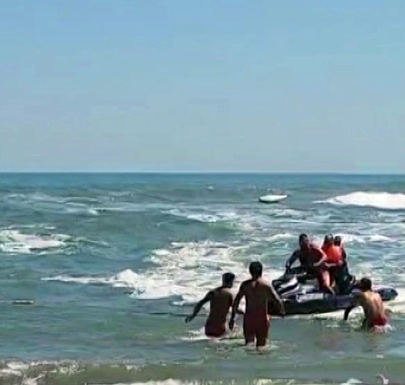 3 Kişi Boğulmaktan Son Anda Kurtarıldı