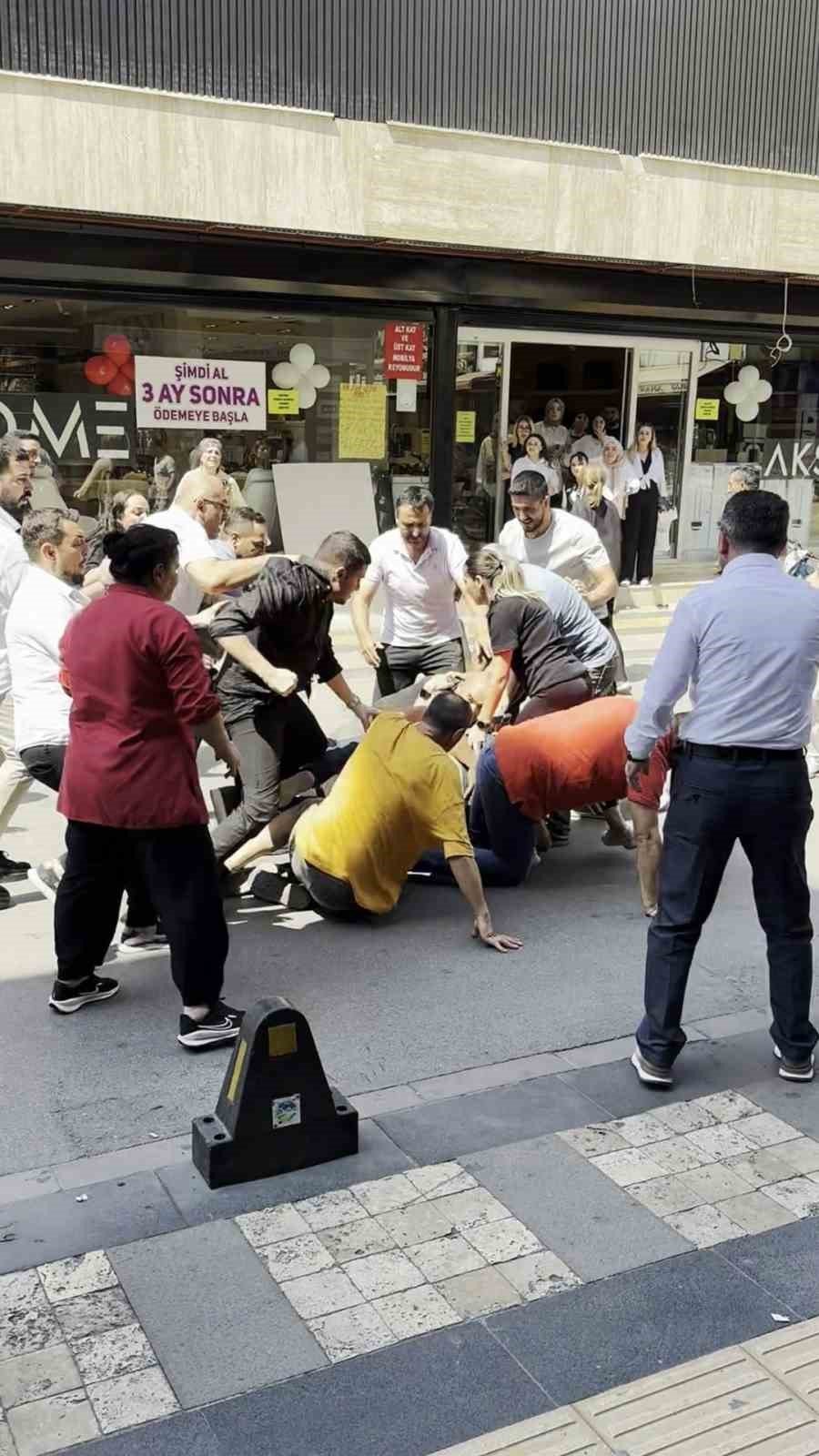 Cadde Ortası Boks Ringine Döndü