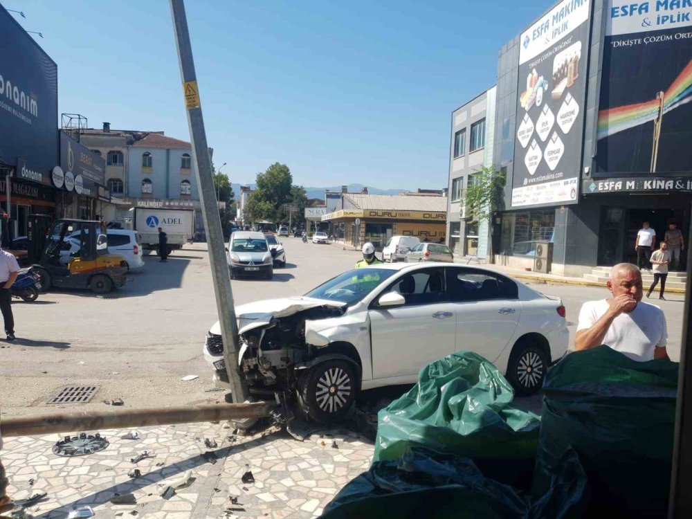 Kaza Anı Kamerada: 1 Yaralı