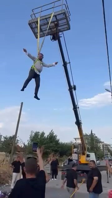 Damadı Vinçte Sallandırdılar