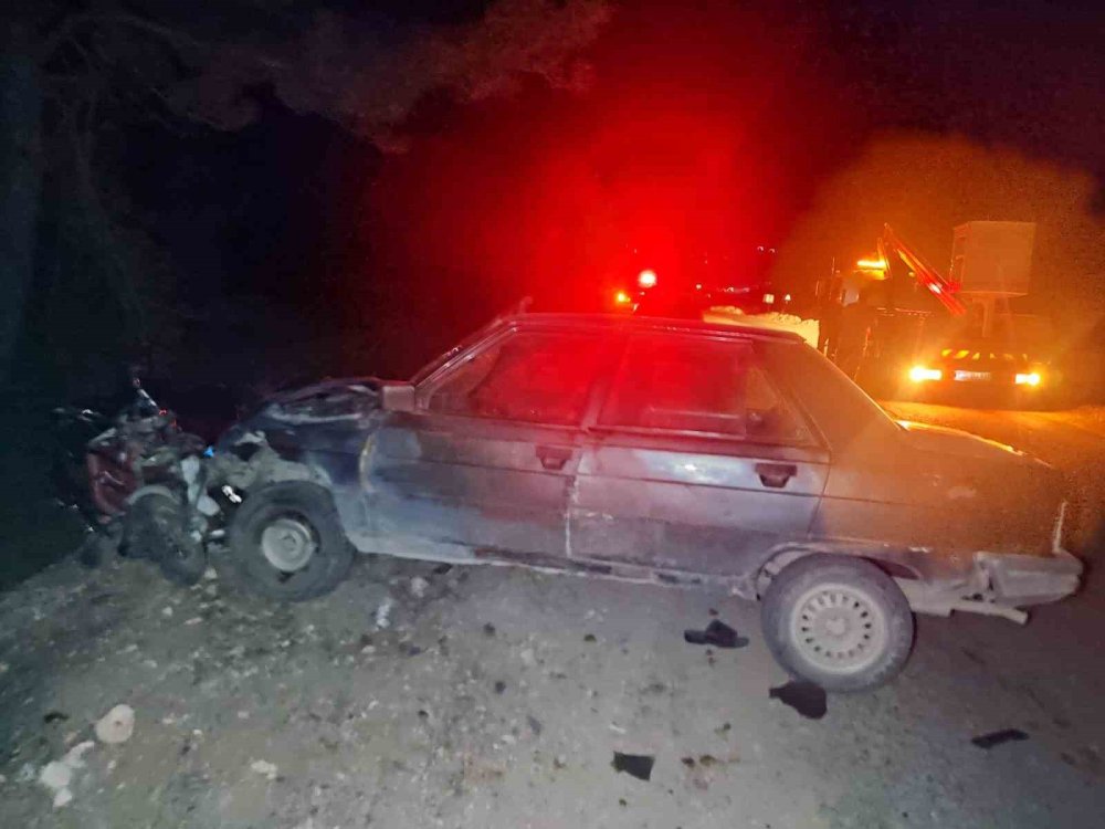 Otomobille Elektrikli Bisiklet Çarpıştı: 1 Ölü