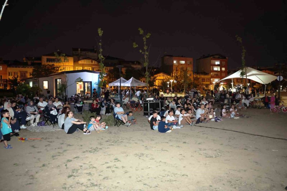 Pancar Deposu’nda Açık Havada Sinema Keyfi