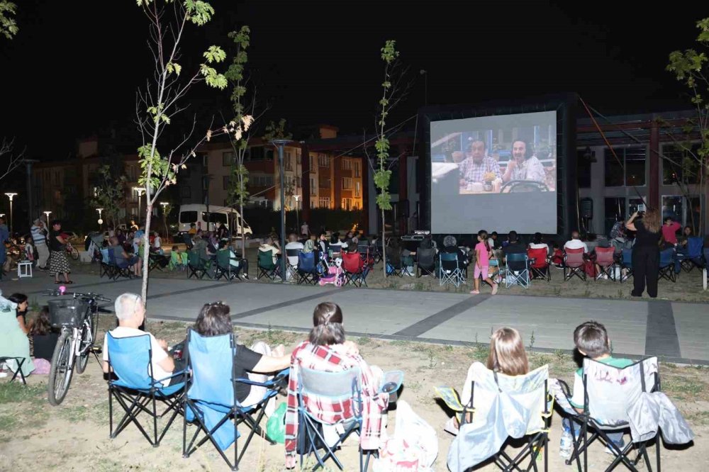 Pancar Deposu’nda Açık Havada Sinema Keyfi