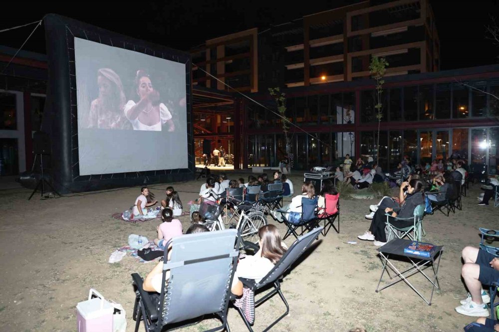 Pancar Deposu’nda Açık Havada Sinema Keyfi