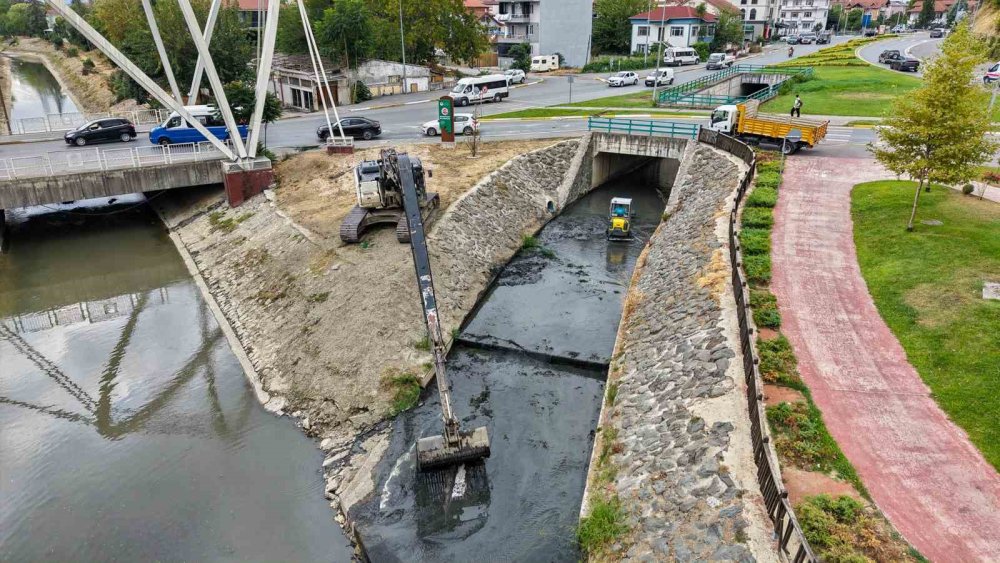 Çevre Ve Su Sağlığı İçin Dere Islah Çalışmaları Devam Ediyor