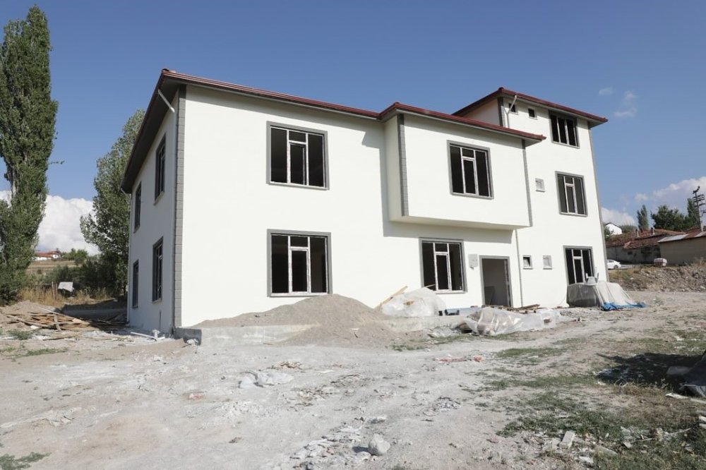 Gürpınar Köylüleri Kendi İmkanlarıyla Sosyal Tesis Yapıyor