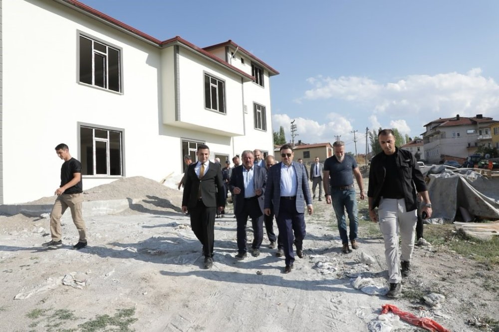 Gürpınar Köylüleri Kendi İmkanlarıyla Sosyal Tesis Yapıyor