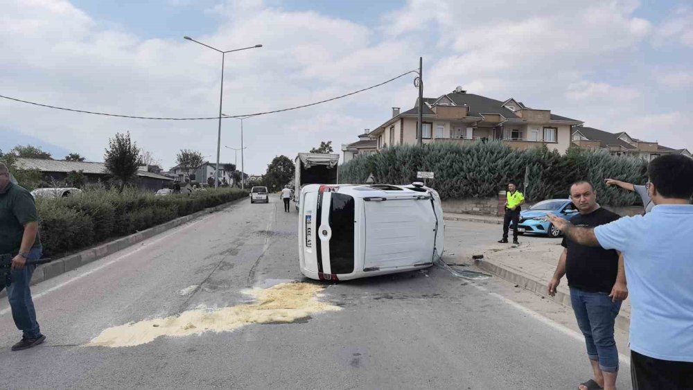 Kontrolden Çıkan Araç Taklalar Attı, 2 Kişi Yaralandı