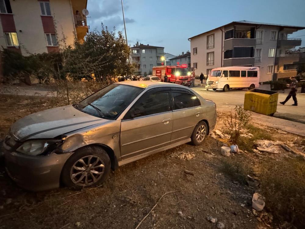 otomobil-ile-minibus-carpistikaldirimdaki-vatandas-yaralandi1.jpg