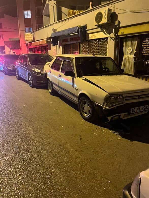 Ters Yöne Girdi, Park Halindeki Araçlara Çarptı