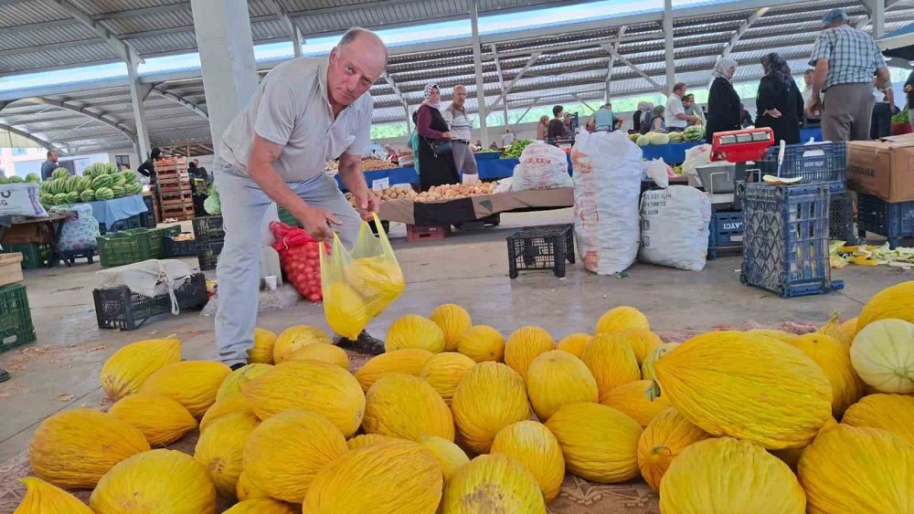 Yerli Kavun 20 TL’den Tezgâhta Yerini Aldı