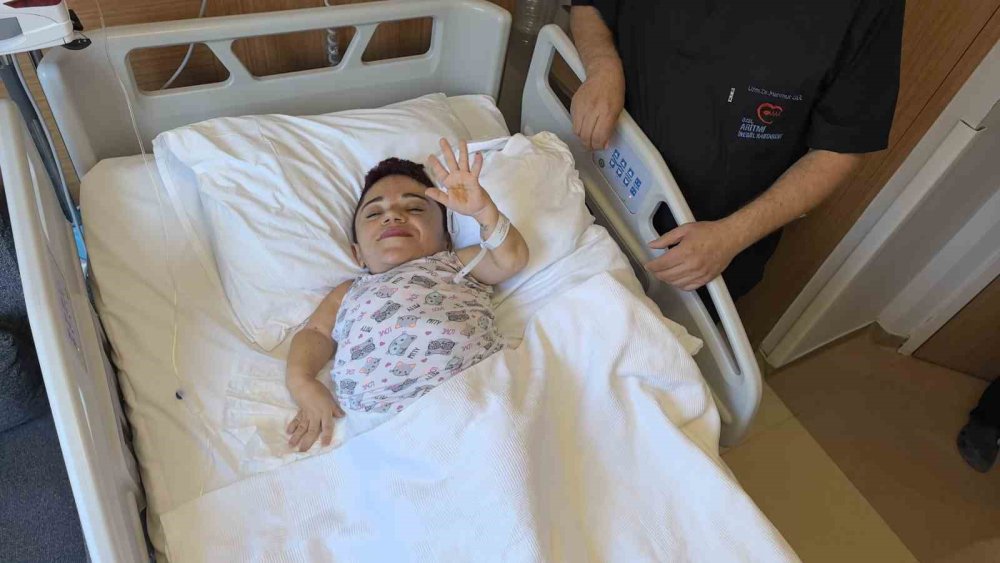 24 Kilo Ağırlığındaki Kadından 3 Kilo Kist Çıktı