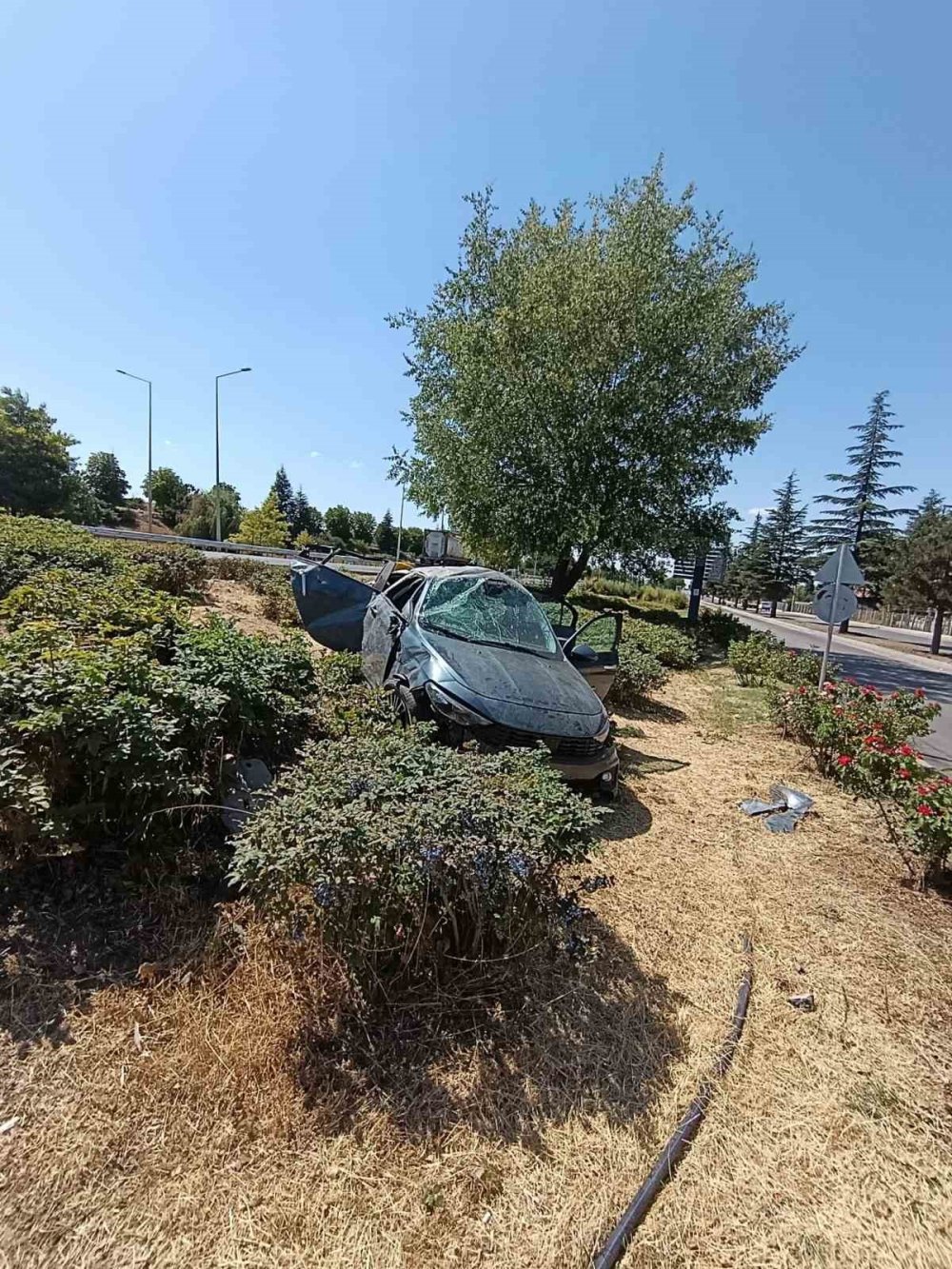 Araç Takla Attı: 1 ölü, 4 yaralı