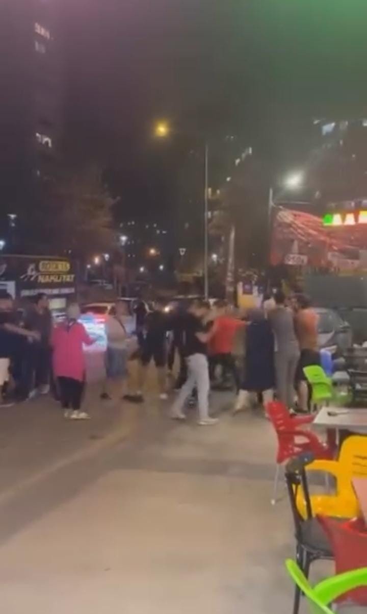 Esnaf Kavgasında Sandalyeler Havada Uçuştu
