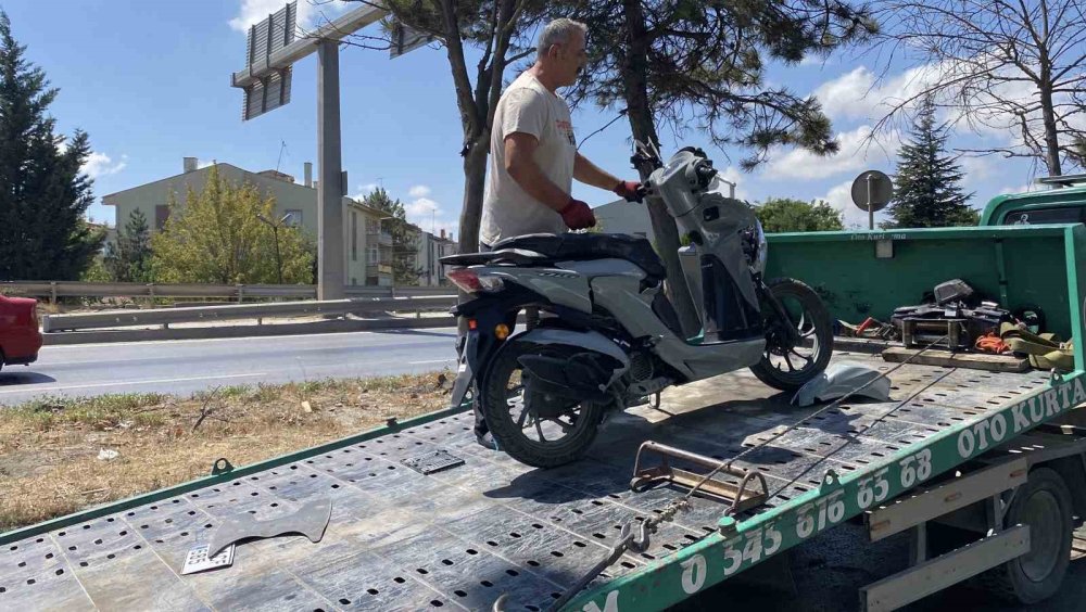 Minibüs İle Motosiklet Çarpıştı 1 Kişi Yaralandı