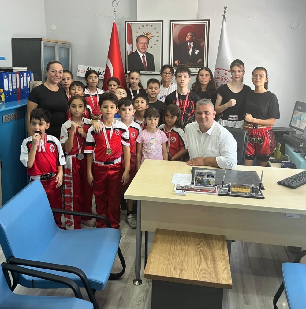 Kick Boksçular Zafer Kupasından 12 Madalyayla Döndü