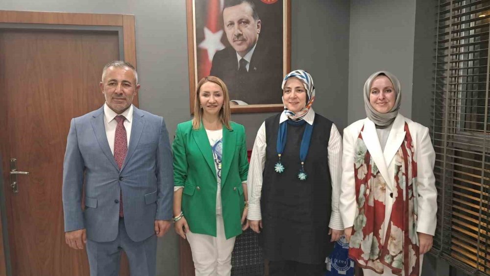 Ak Parti Genel Merkez Kadın Kolları Başkanı, Çömlek Yaptı