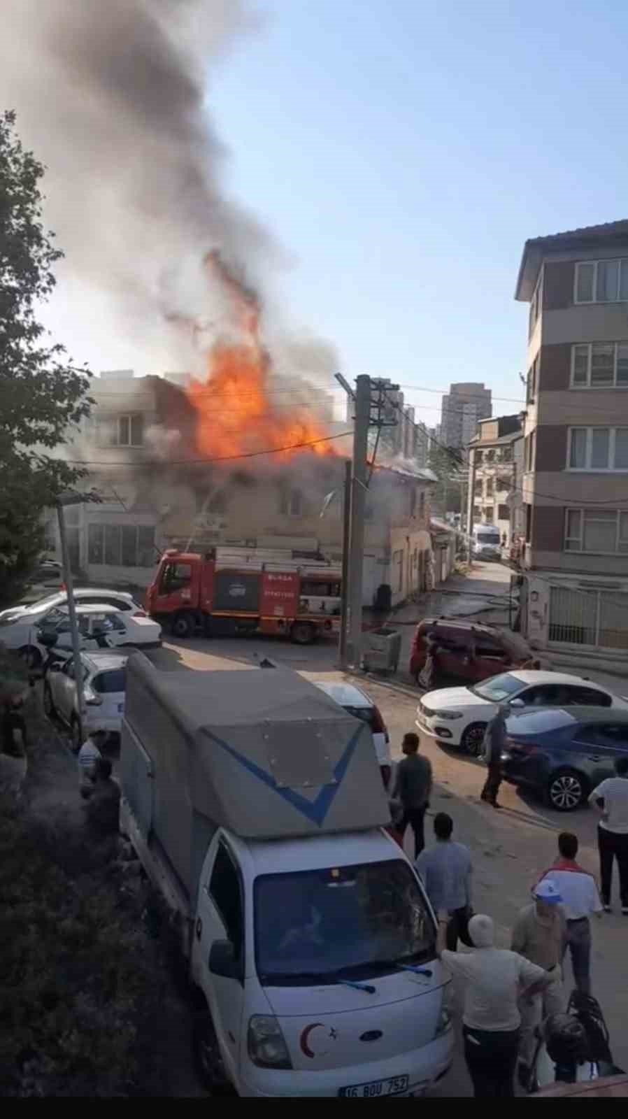 Müstakil Ev Küle Döndü, Dumanlar Kentin Birçok Noktasından Görüldü