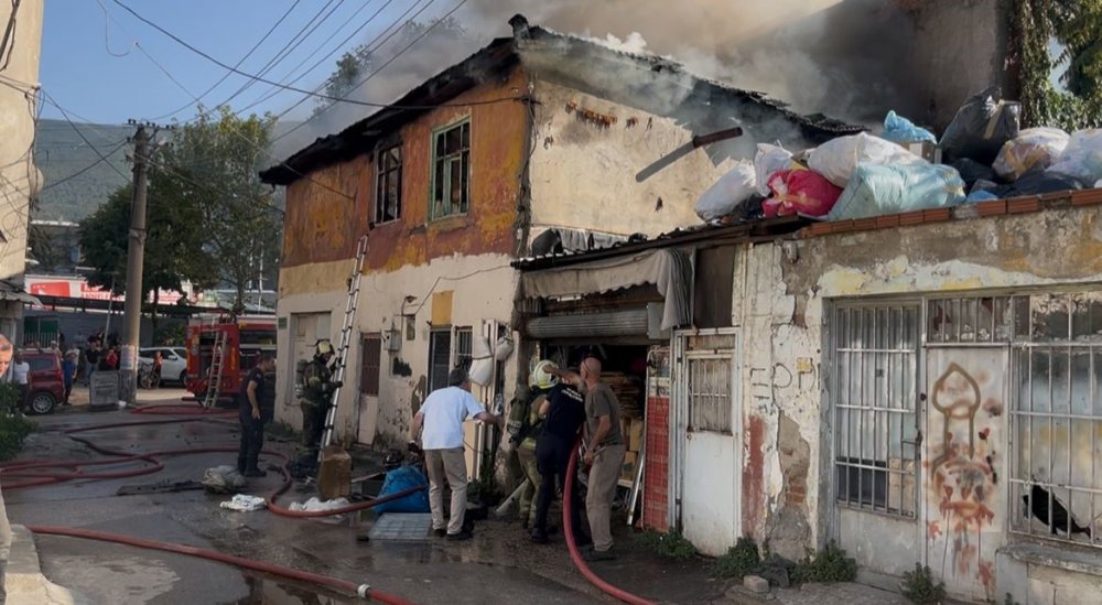 Müstakil Ev Küle Döndü, Dumanlar Kentin Birçok Noktasından Görüldü