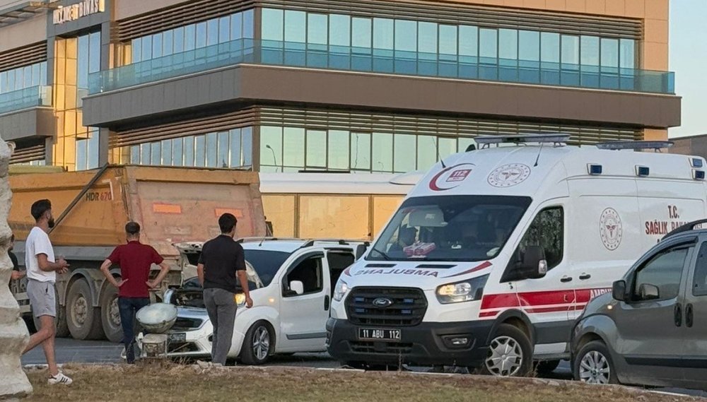 OSB Kavşağında Kaza; 3 Kişi Yaralandı