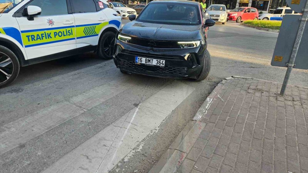 Otomobil İle Motosiklet Çarpıştı: 1 Yaralı