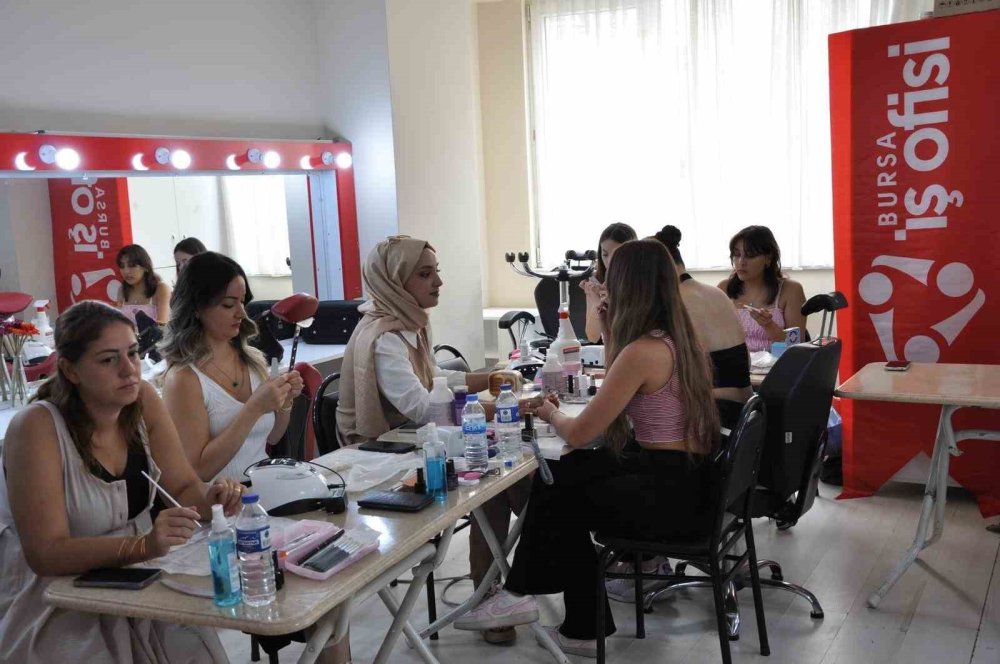 Kadın İstihdamına Katkı Sürüyor
