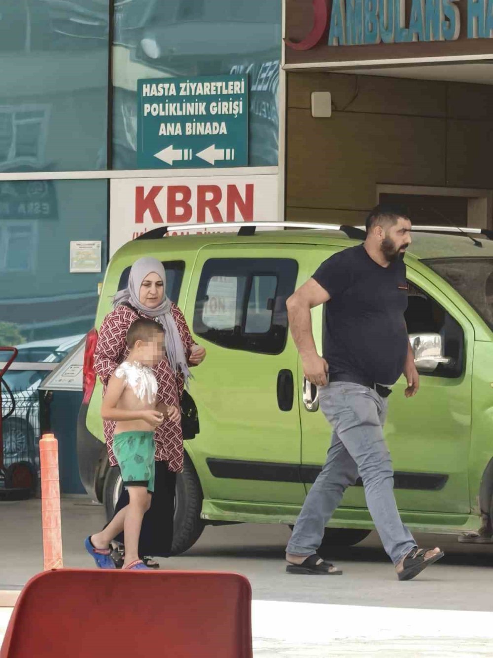 Parfüm Sıkıp Çakmak Yakan Çocuk Yaralandı