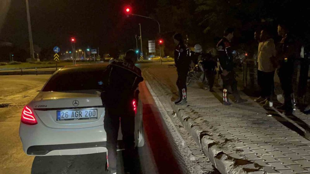 Polisten Kaçan Alkollü Şahıs, Kovalamaca Sonucunda Yakayı Ele Verdi