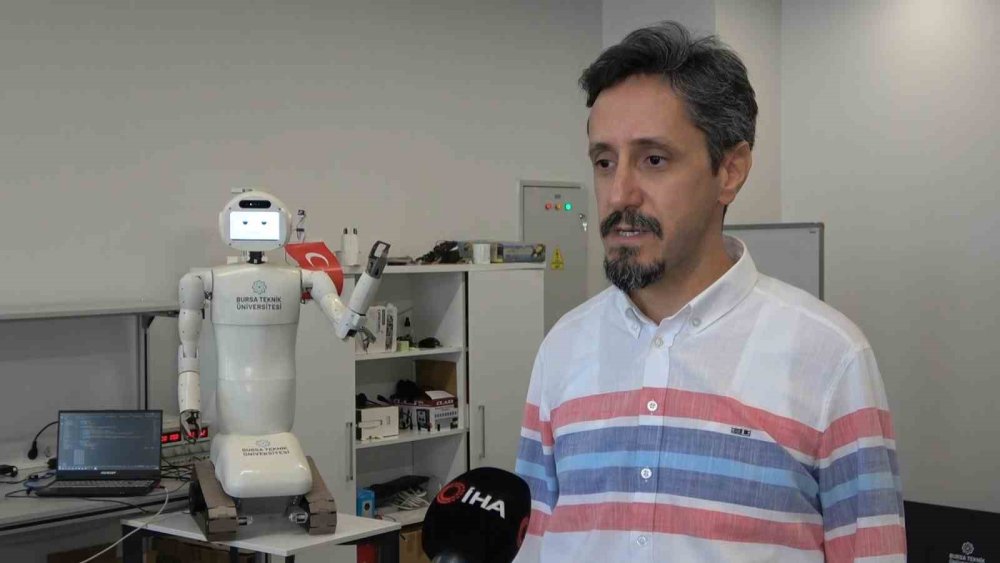 Yapay Zeka Destekli İnsansı Robot Geliştirildi