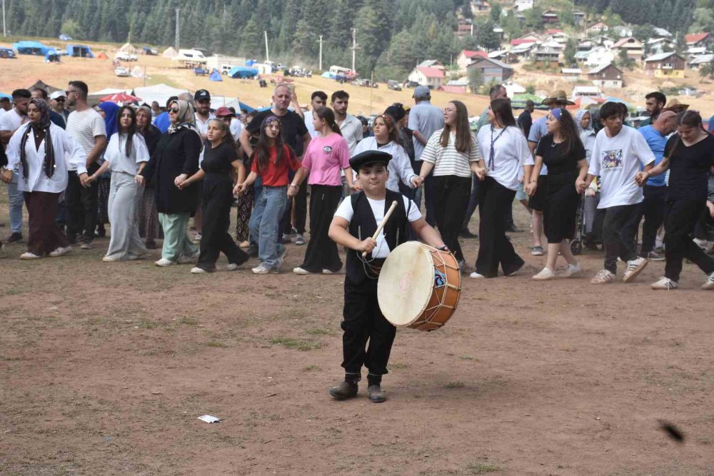 Binlerce Vatandaş 3 Günlük Şenlikte Horon Teperek Doyasıya Eğlendi