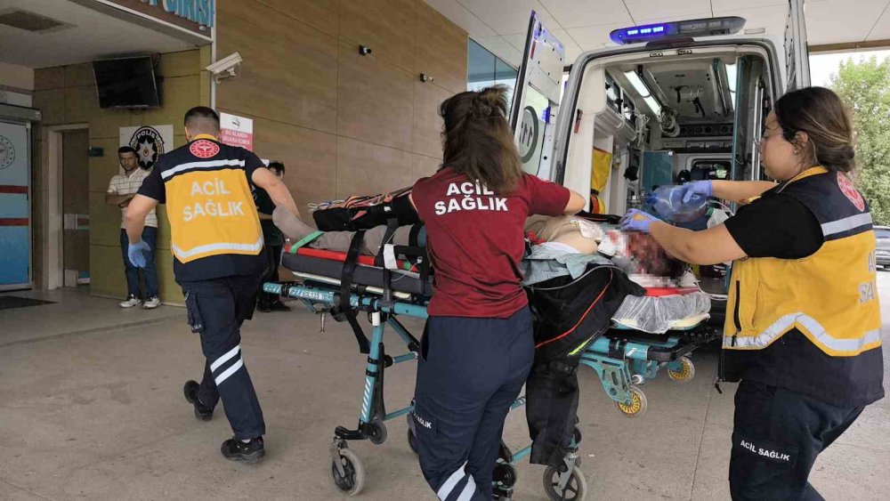 Devrilen Motosiklet Bariyerlere Çarptı: Baba Öldü, Kızı Ağır Yaralandı