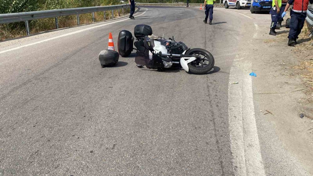 Devrilen Motosiklet Bariyerlere Çarptı: Baba Öldü, Kızı Ağır Yaralandı
